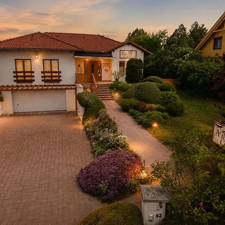 Corvina Villa Győrújbarát